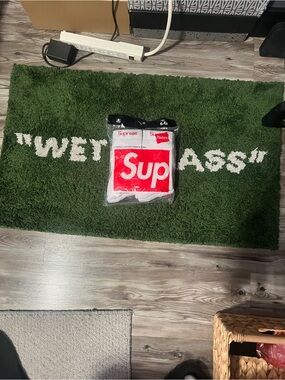 WHITE SUPREME SOCKS (Sizes 6-12)